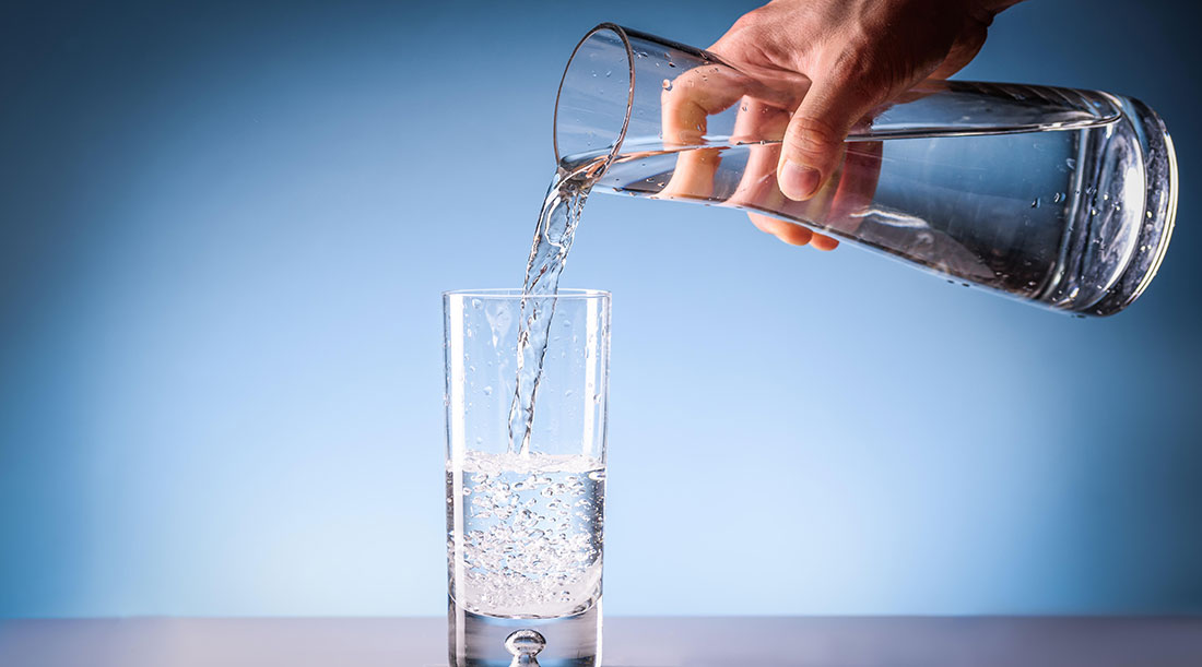 Обязательно ли пить воду? | МПБК Очаково - натуральные напитки
